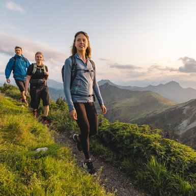 Wandern mit Freunden | © Bergbahnen Fieberbrunn