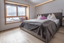 Masterbedroom with Window Seat