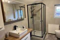 Badezimmer mit Dusche