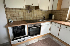 Küche mit Geschirrspüler