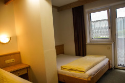 Einzelbett im Schlafzimmer