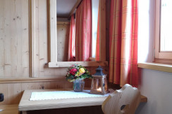 Schlafzimmer 2 Spiegel/Tisch