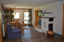 Wohnraum mit Kachelofen