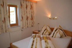 Doppelzimmer 1 mit Dusche und WC