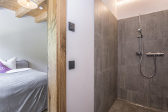 Schlafzimmer mit Badezimmer