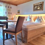 Bild von DZ mit Bad/Dusche, WC, 2 Zusatzbetten