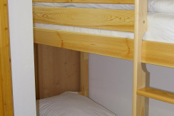 Etagenbett in der Nische