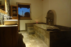 Badezimmer mit Badewanne