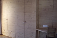 Schrank mit Schreibplatz