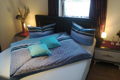schlafzimmer 1(180x200cm Bett)