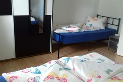Schlafzimmer 2 (150x200cm Bett und 90x190cm Bett)