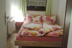 Schlafzimmer 3(140x200cm Bett)