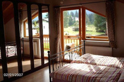 Schlafzimmer mit Balkontür