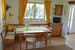 Sitzecke mit Fernseher