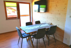 Esstisch für bis zu 6 Personen