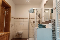 Bad 2 Dusche/WC/Waschmaschine