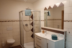 Bad 2 Dusche/WC/Waschmaschine