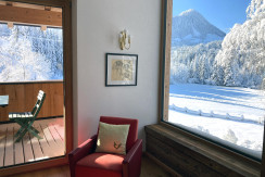 Wohnzimmer mit traumhafter Winterkulisse