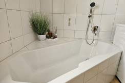 Große Badewanne schön Dekoriert