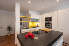 modern & voll ausgestattete Küche