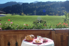 Frühstück auf dem Balkon