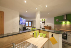 Küche zu Wohnbereich