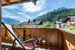 Balkon mit Balkonmöbel