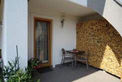 Terrasse und Eingang