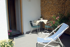 Terrasse und Eingang