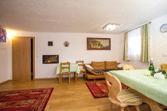 Wohnzimmer mit Essplatz