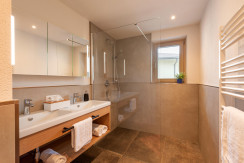 Spielberg - Badezimmer mit Dusche