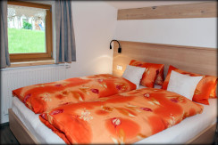 Schlafzimmer mit Doppelbett