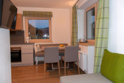 Küche mit Essbereich