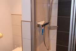 Badezimmer mit Dusche