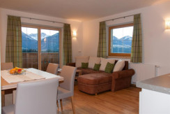 Wohnraum mit Ausziehcouch