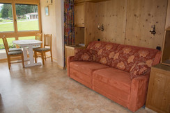 Couch mit Blick in die Küche