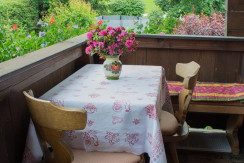 Balkon mit Sitzgelegenheit