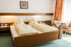 Doppel- oder Dreibettzimmer 2