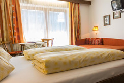 Doppel- oder Dreibettzimmer