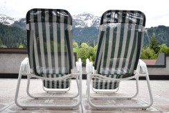 Wohnung 2 Liegestühle auf der Terrasse