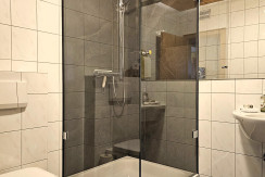 Gästehaus Hinterholzer-Fewo2-Dusche-WC