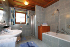 Badezimmer Dreibettzimmer