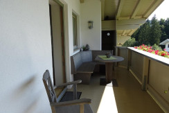 Balkon mit Balkonmöbeln