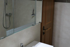 Badezimmer mit Waschtisch