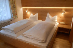 Schlafzimmer 1 neu mit drei Betten