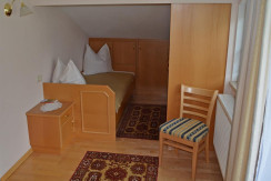 Schlafzimmer Zusatzbett