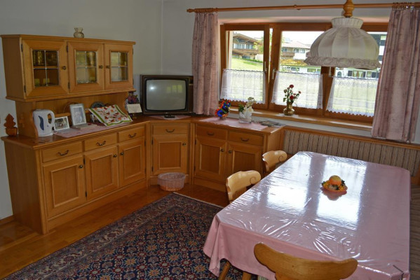 Frühstücksraum mit Fernsehecke