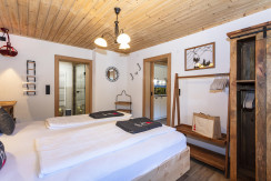 Schlafzimmer Buchensteinwand