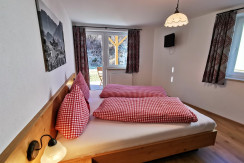 Familienzimmer mit Gartenblick