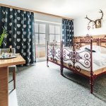 Photo of Double room, shower, toilet, facing the mountains